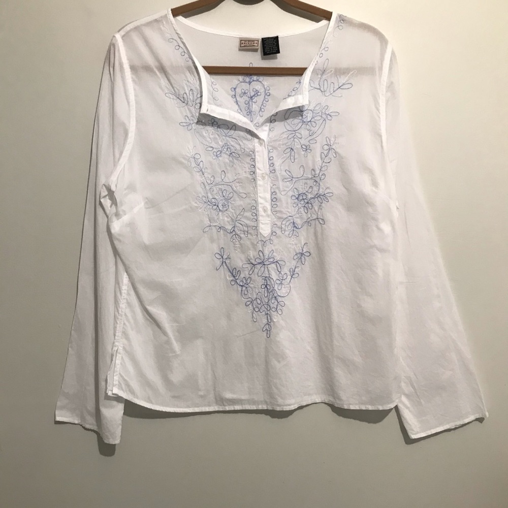 Adorable NWOT lightweight top